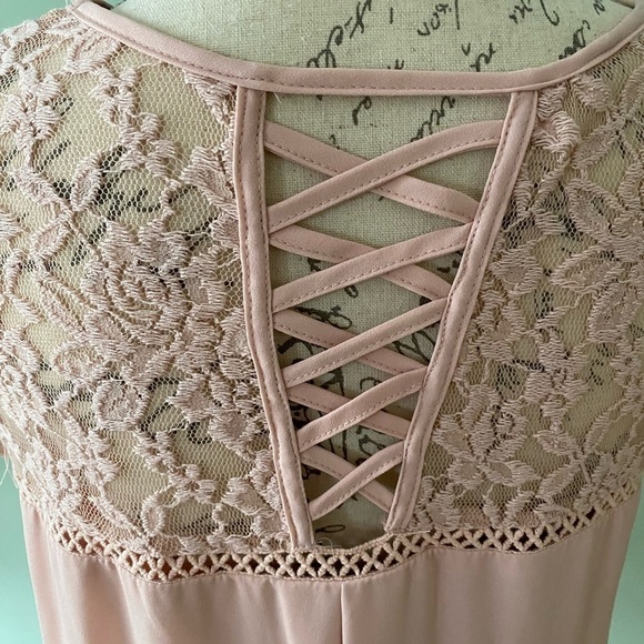 Women’s Pale Pink Shirt Dress with Lace Detail Size Large - Picture 4 of 5